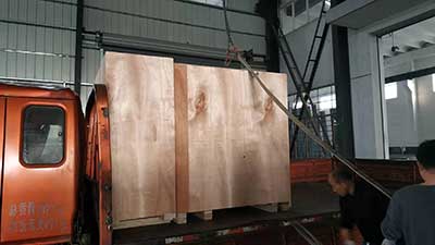 洗脱机,烘干机,折叠机,装(zhuāng)箱发往新加坡。